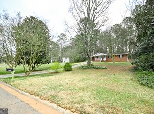 945 Honeysuckle Trl, Winder, GA 30680
