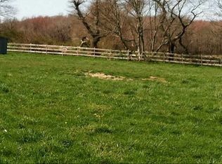 420 Bramans Ln, Portsmouth, RI 02871