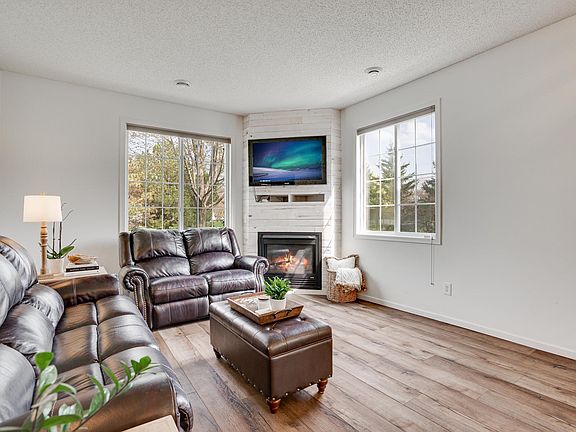 3rd image of 20 River Woods Dr W