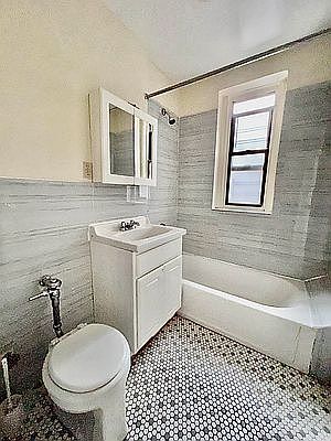 5th image of 2260 Olinville Ave APT B43