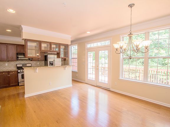 5th image of 454 Tioram Ln SE
