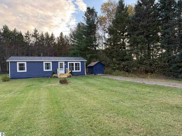 580 Cedardale Rd, Rose City, MI 48654