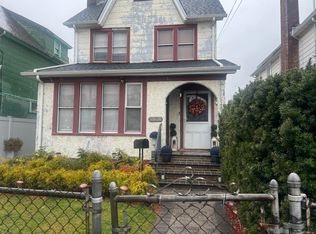 10424 209th St, Jamaica, NY 11429