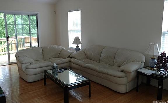 5th image of 8 Acorn Ln