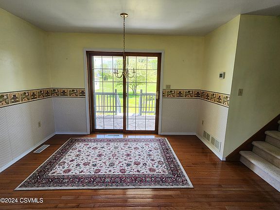 3rd image of 276 Cindy Ave