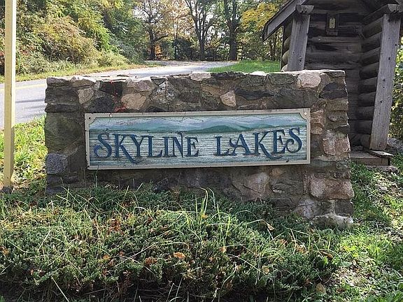 Entrance to Skyline Lakes