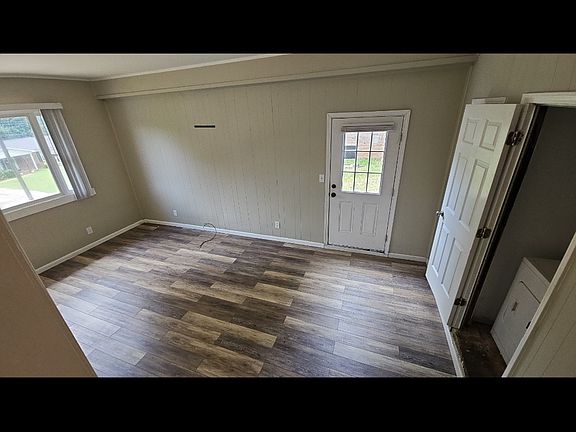 5th image of 1127 Laurel St