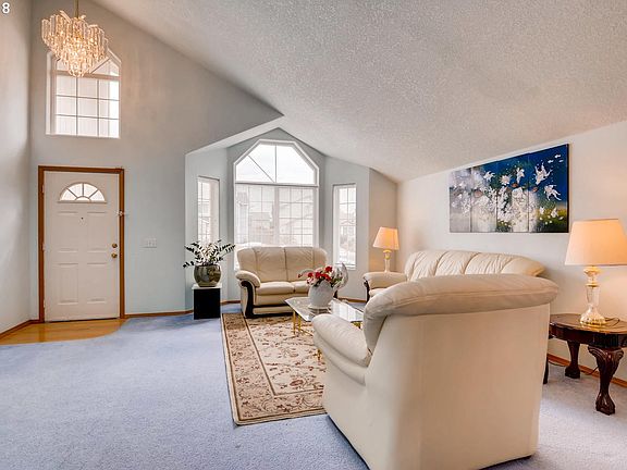 5th image of 621 SE 70th Ct
