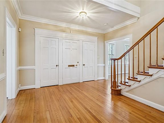 2nd image of 611 Jones St