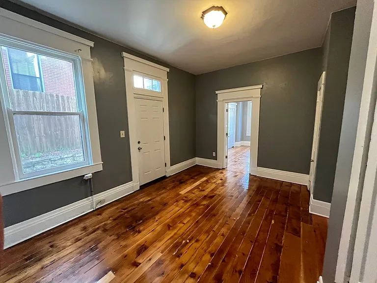 818 Main St — Photo 5