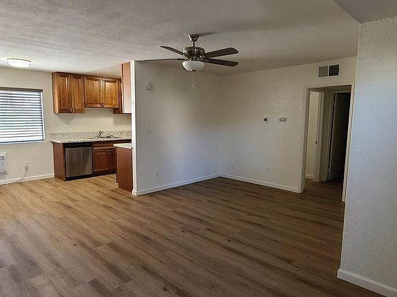 3rd image of 920 S Park Cir APT 4