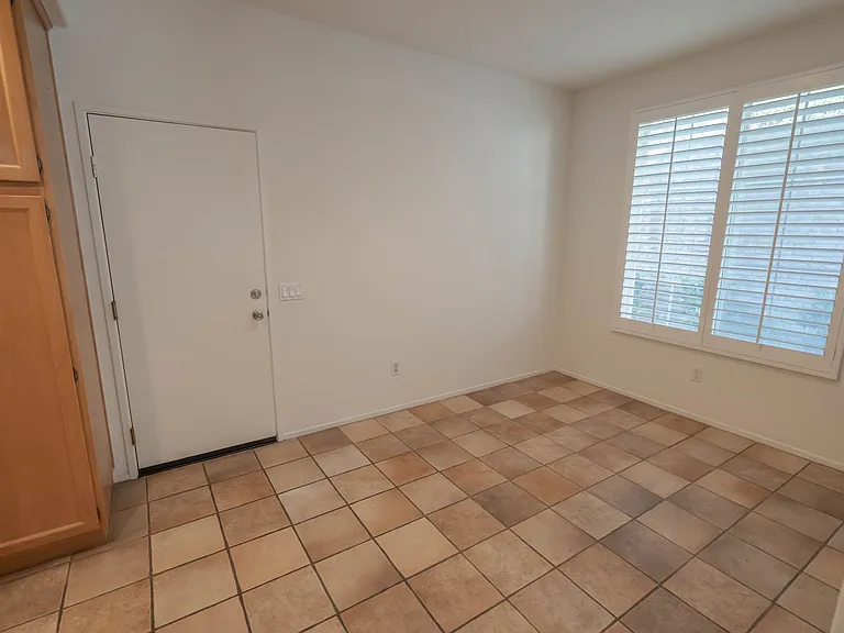 25745 Perlman Pl #F — Photo 7