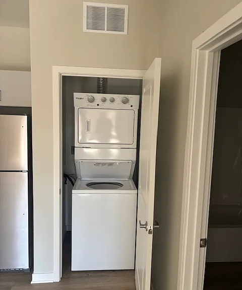 Lakeview Apartments — Photo 11