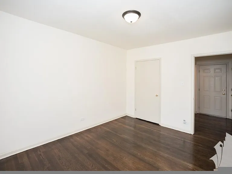 5732 N Winthrop Ave #14 — Photo 2