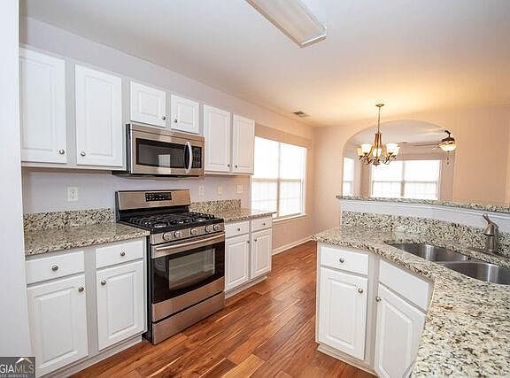 3rd image of 10 Greens Ct