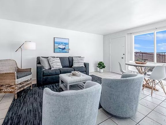 2nd image of 520 Avenida Victoria #9