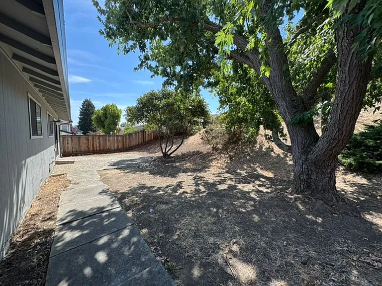 942 Marie Ave — Photo 13