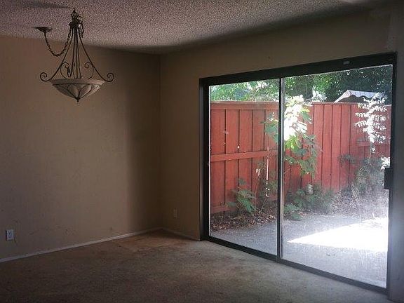 5th image of 272 River Run Cir