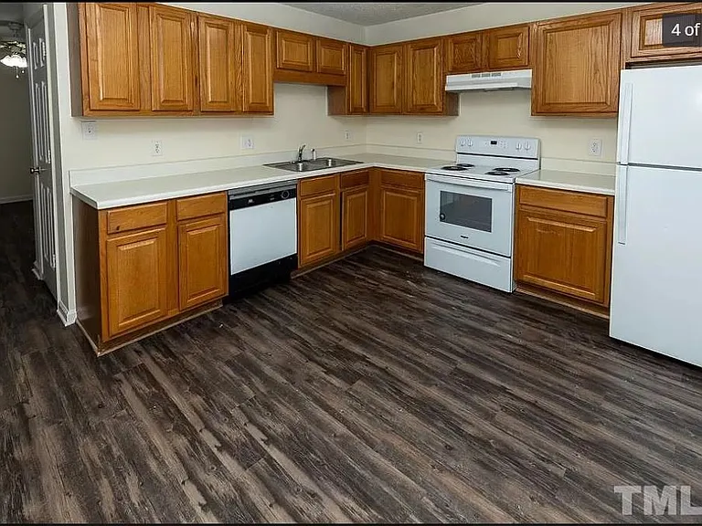 2128 Walnut Bluffs Ln — Photo 3