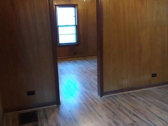 Dining room to the Livingroom