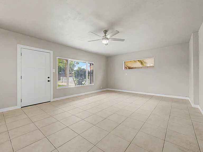 3107 N 25th Dr — Photo 5