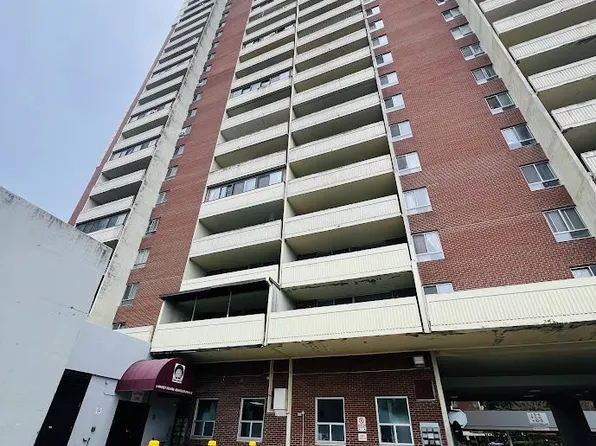 5 Massey Sq #1108, Toronto, ON M4C 5L6