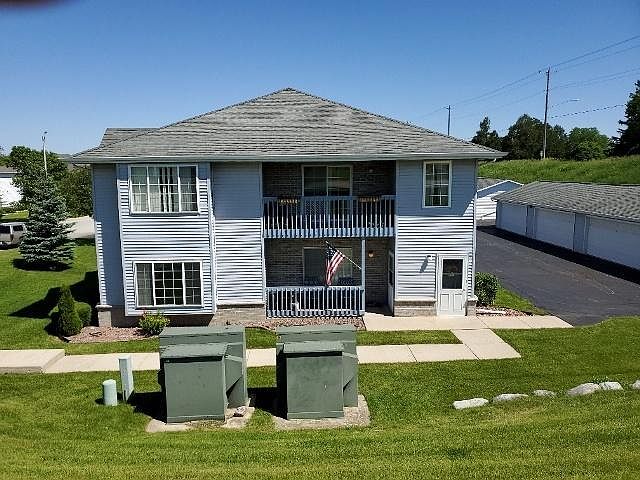 1st image of 901 Fox Creek Dr APT 3