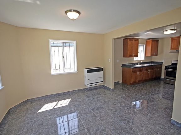 3rd image of 1758 W 36th Pl