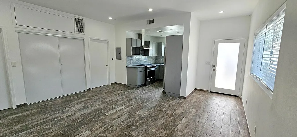 2 bed, 818 sqft, $3,000 — Photo 1