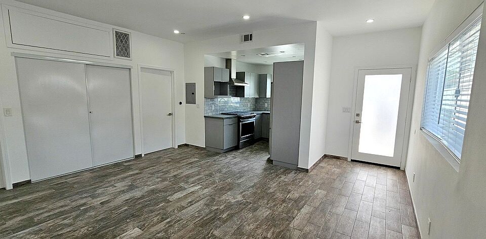 1st image of 2327 Carmona Ave #1/2