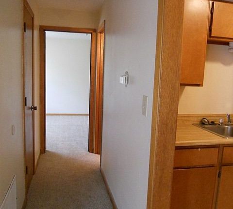 4th image of 1027 Valley View Dr APT 4