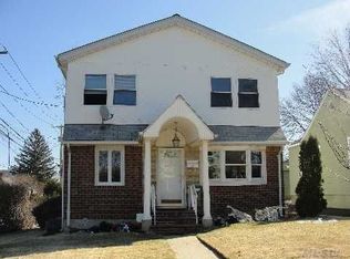 97 Devon Rd, Albertson, NY 11507