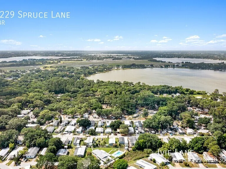 2229 Spruce Ln — Photo 11