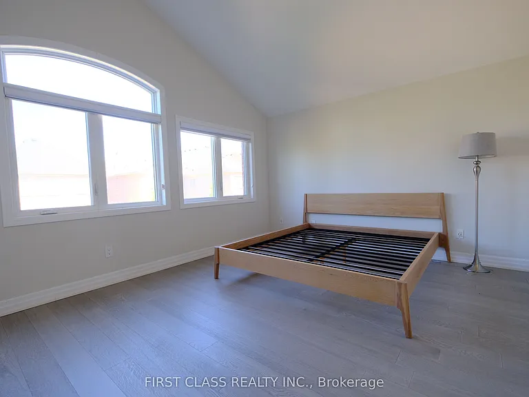11 Claudview St — Photo 10