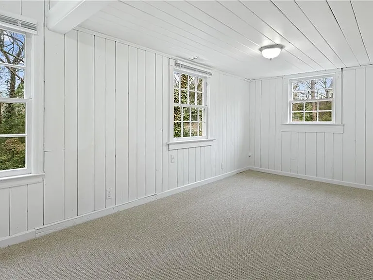 2878 N Hills Dr NE — Photo 30