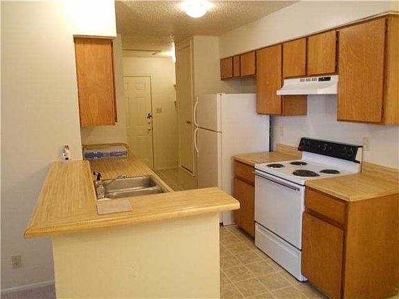 4th image of 9904 Hundred Oaks Cir