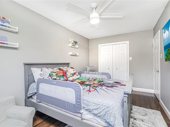 69 Rolling Hill Green image 18 of 30