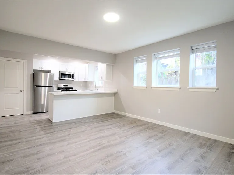 1608 E Republican St — Photo 5