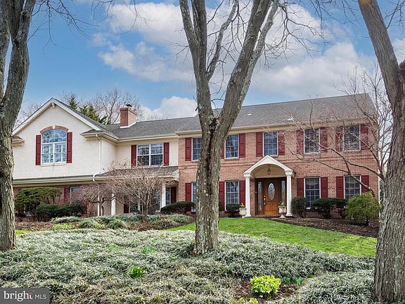 2nd image of 1629 Herron Ln