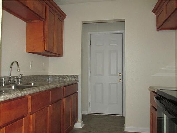 4th image of 2740 Max Dr
