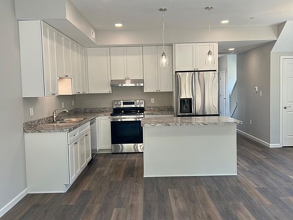 4th image of 226 N Colonial Dr