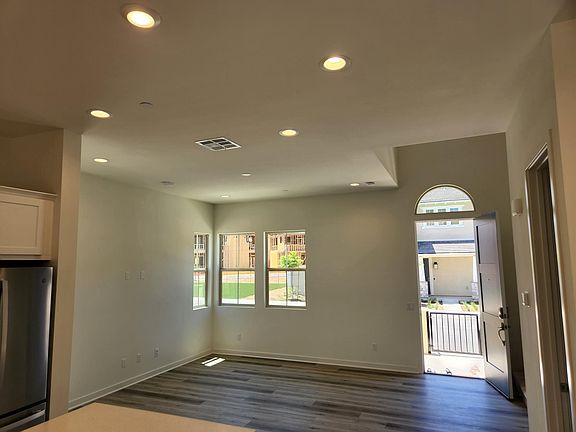 2nd image of 478 Clubhouse Dr