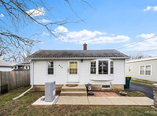 617 N James St, Plano, IL 60545