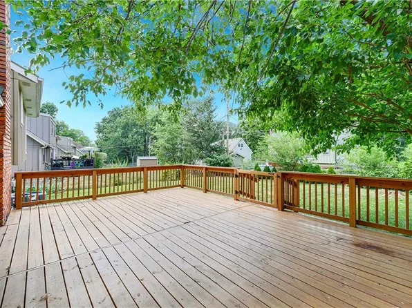 9928 Century Ln, Lenexa, KS 66215