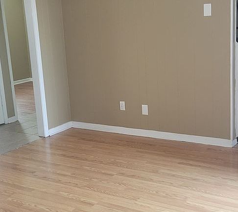 4th image of 304 E Carpenter St #5