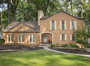 28414 W Oakland Rd, Bay Village, OH 44140