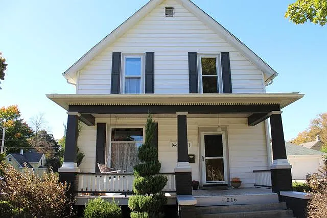216 G St photo 1