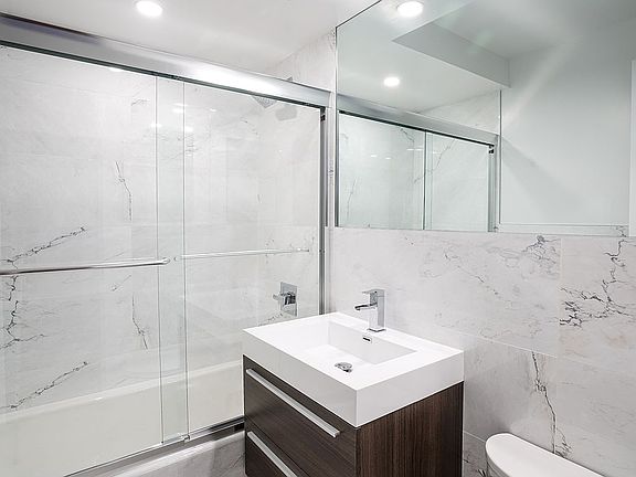 5th image of 330 W 58th St APT 10G