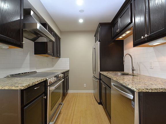 5th image of 400 Melrose Ave E APT 402