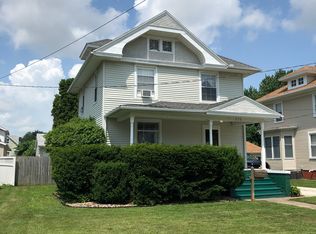 376 Locust St, Galesburg, IL 61401